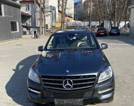 Сірий Мерседес М-Клас, об'ємом двигуна 2.99 л та пробігом 375 тис. км за 20000 $, фото 3 на Automoto.ua