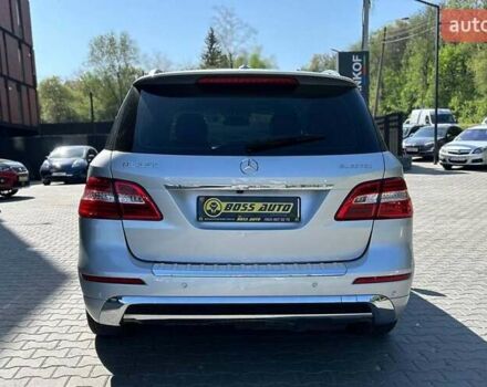 Серый Мерседес М-Класс, объемом двигателя 2.99 л и пробегом 220 тыс. км за 25000 $, фото 4 на Automoto.ua