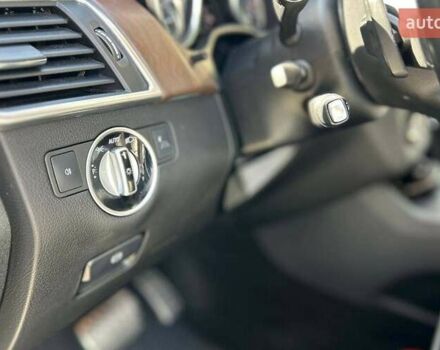 Серый Мерседес М-Класс, объемом двигателя 2.99 л и пробегом 220 тыс. км за 25000 $, фото 10 на Automoto.ua