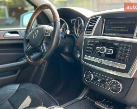 Серый Мерседес М-Класс, объемом двигателя 2.99 л и пробегом 220 тыс. км за 25000 $, фото 14 на Automoto.ua