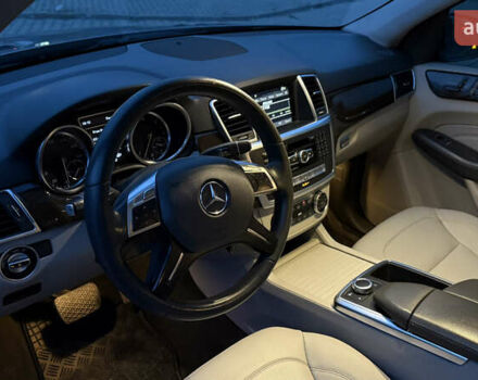 Серый Мерседес М-Класс, объемом двигателя 2.99 л и пробегом 341 тыс. км за 18300 $, фото 16 на Automoto.ua