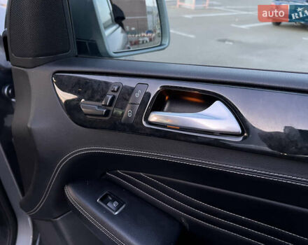 Серый Мерседес М-Класс, объемом двигателя 2.2 л и пробегом 277 тыс. км за 20000 $, фото 16 на Automoto.ua