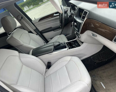 Серый Мерседес М-Класс, объемом двигателя 2.99 л и пробегом 332 тыс. км за 16800 $, фото 1 на Automoto.ua