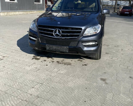 Сірий Мерседес М-Клас, об'ємом двигуна 2.99 л та пробігом 375 тис. км за 20000 $, фото 2 на Automoto.ua