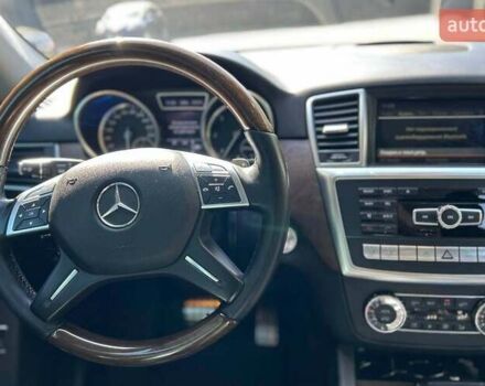 Серый Мерседес М-Класс, объемом двигателя 2.99 л и пробегом 220 тыс. км за 25000 $, фото 11 на Automoto.ua