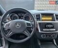 Сірий Мерседес М-Клас, об'ємом двигуна 3 л та пробігом 331 тис. км за 21777 $, фото 142 на Automoto.ua