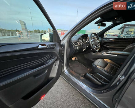 Серый Мерседес М-Класс, объемом двигателя 2.2 л и пробегом 277 тыс. км за 20000 $, фото 12 на Automoto.ua