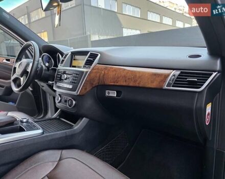 Сірий Мерседес М-Клас, об'ємом двигуна 3 л та пробігом 331 тис. км за 21777 $, фото 117 на Automoto.ua