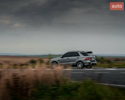 Сірий Мерседес М-Клас, об'ємом двигуна 5.46 л та пробігом 203 тис. км за 55000 $, фото 17 на Automoto.ua