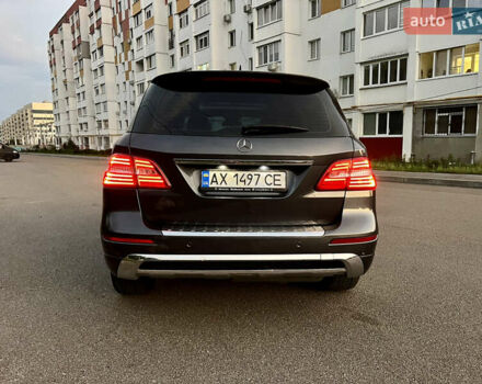 Мерседес М-Класс 2013 в Харькове на Automoto.ua Серый Мерседес М-Класс, объемом двигателя 2.14 л и пробегом 287 тыс. км за 18700 $, фото 5 на Automoto.ua