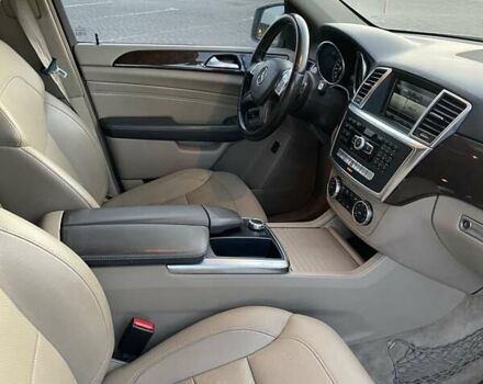 Сірий Мерседес М-Клас, об'ємом двигуна 2.99 л та пробігом 350 тис. км за 21500 $, фото 26 на Automoto.ua