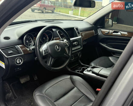 Серый Мерседес М-Класс, объемом двигателя 2.99 л и пробегом 240 тыс. км за 20800 $, фото 7 на Automoto.ua