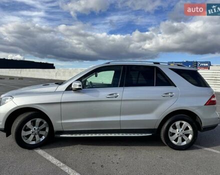 Мерседес М-Класс 2013 в Львове на Automoto.ua Серый Мерседес М-Класс, объемом двигателя 2.99 л и пробегом 188 тыс. км за 23000 $, фото 6 на Automoto.ua