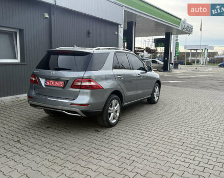 Серый Мерседес М-Класс, объемом двигателя 2.99 л и пробегом 240 тыс. км за 20800 $, фото 4 на Automoto.ua