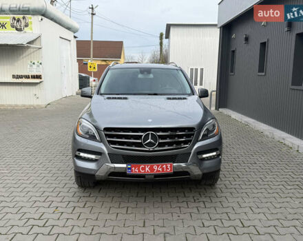 Серый Мерседес М-Класс, объемом двигателя 2.99 л и пробегом 240 тыс. км за 20800 $, фото 2 на Automoto.ua