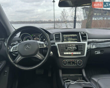 Серый Мерседес М-Класс, объемом двигателя 2.99 л и пробегом 199 тыс. км за 22900 $, фото 19 на Automoto.ua