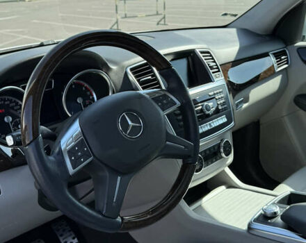 Серый Мерседес М-Класс, объемом двигателя 2.99 л и пробегом 111 тыс. км за 23500 $, фото 2 на Automoto.ua