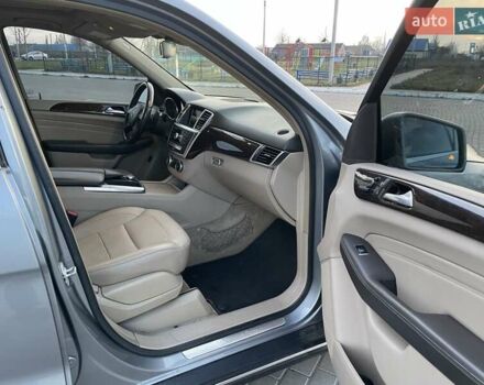 Сірий Мерседес М-Клас, об'ємом двигуна 2.99 л та пробігом 350 тис. км за 21500 $, фото 27 на Automoto.ua