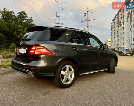 Мерседес М-Класс 2013 в Харькове на Automoto.ua Серый Мерседес М-Класс, объемом двигателя 2.14 л и пробегом 287 тыс. км за 18700 $, фото 7 на Automoto.ua