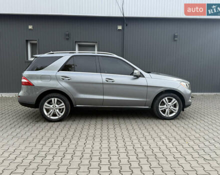 Серый Мерседес М-Класс, объемом двигателя 2.99 л и пробегом 240 тыс. км за 20800 $, фото 3 на Automoto.ua