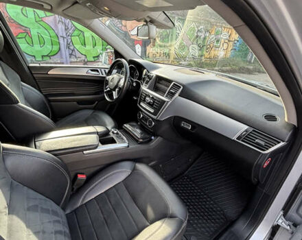 Серый Мерседес М-Класс, объемом двигателя 2.99 л и пробегом 186 тыс. км за 25000 $, фото 7 на Automoto.ua