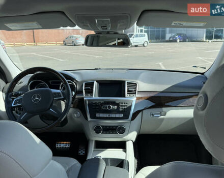 Серый Мерседес М-Класс, объемом двигателя 2.99 л и пробегом 111 тыс. км за 23500 $, фото 1 на Automoto.ua