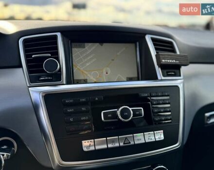 Мерседес М-Класс 2013 в Львове на Automoto.ua Серый Мерседес М-Класс, объемом двигателя 2.99 л и пробегом 188 тыс. км за 23000 $, фото 17 на Automoto.ua