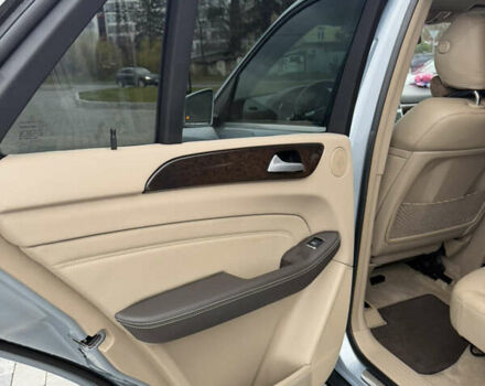 Сірий Мерседес М-Клас, об'ємом двигуна 2.99 л та пробігом 258 тис. км за 21800 $, фото 3 на Automoto.ua