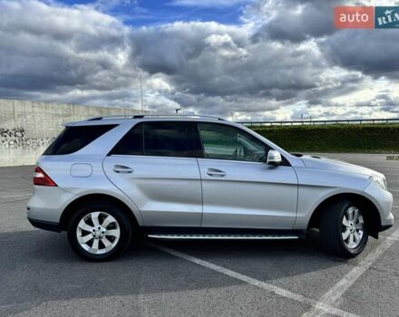 Мерседес М-Класс 2013 в Львове на Automoto.ua Серый Мерседес М-Класс, объемом двигателя 2.99 л и пробегом 188 тыс. км за 23000 $, фото 2 на Automoto.ua