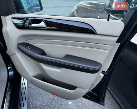 Сірий Мерседес М-Клас, об'ємом двигуна 3 л та пробігом 220 тис. км за 13900 $, фото 8 на Automoto.ua
