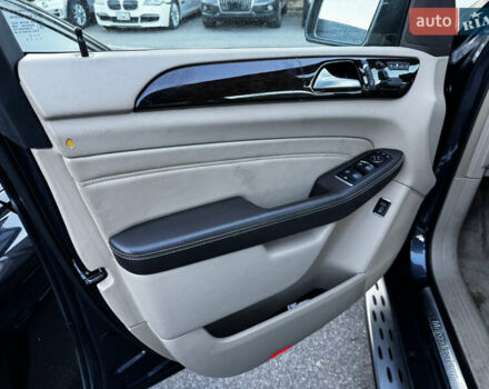 Сірий Мерседес М-Клас, об'ємом двигуна 3 л та пробігом 220 тис. км за 13900 $, фото 4 на Automoto.ua