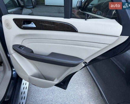 Сірий Мерседес М-Клас, об'ємом двигуна 3 л та пробігом 220 тис. км за 13900 $, фото 10 на Automoto.ua