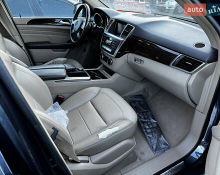 Сірий Мерседес М-Клас, об'ємом двигуна 3 л та пробігом 220 тис. км за 13900 $, фото 9 на Automoto.ua