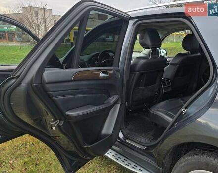 Сірий Мерседес М-Клас, об'ємом двигуна 3.5 л та пробігом 195 тис. км за 17000 $, фото 9 на Automoto.ua