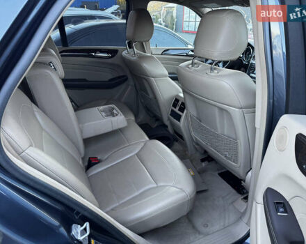 Сірий Мерседес М-Клас, об'ємом двигуна 3 л та пробігом 220 тис. км за 13900 $, фото 11 на Automoto.ua