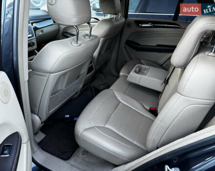 Сірий Мерседес М-Клас, об'ємом двигуна 3 л та пробігом 220 тис. км за 13900 $, фото 7 на Automoto.ua