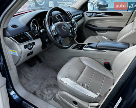 Сірий Мерседес М-Клас, об'ємом двигуна 3 л та пробігом 220 тис. км за 13900 $, фото 5 на Automoto.ua
