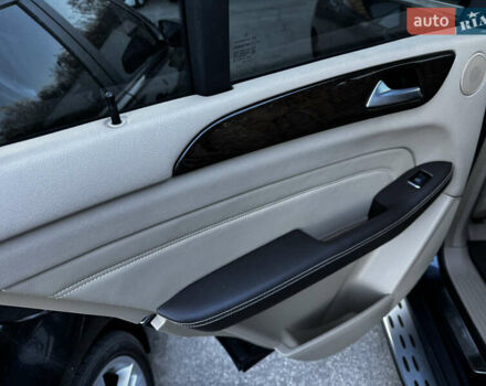 Сірий Мерседес М-Клас, об'ємом двигуна 3 л та пробігом 220 тис. км за 13900 $, фото 6 на Automoto.ua