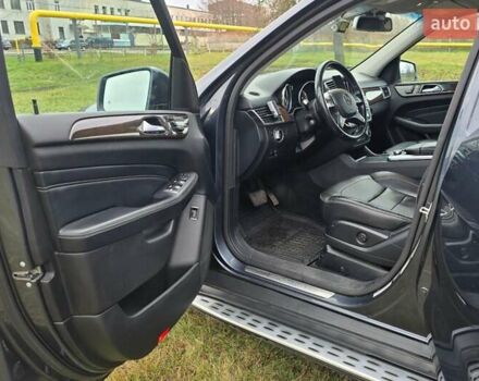 Сірий Мерседес М-Клас, об'ємом двигуна 3.5 л та пробігом 195 тис. км за 17000 $, фото 16 на Automoto.ua