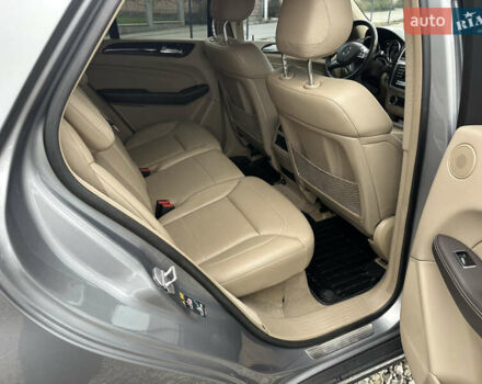 Серый Мерседес М-Класс, объемом двигателя 3.5 л и пробегом 160 тыс. км за 19500 $, фото 17 на Automoto.ua