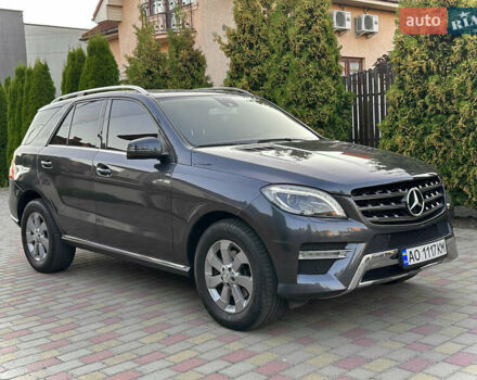 Сірий Мерседес М-Клас, об'ємом двигуна 3 л та пробігом 255 тис. км за 23350 $, фото 2 на Automoto.ua