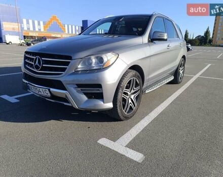 Серый Мерседес М-Класс, объемом двигателя 2.2 л и пробегом 250 тыс. км за 19999 $, фото 2 на Automoto.ua