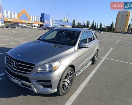 Серый Мерседес М-Класс, объемом двигателя 2.1 л и пробегом 250 тыс. км за 22000 $, фото 2 на Automoto.ua