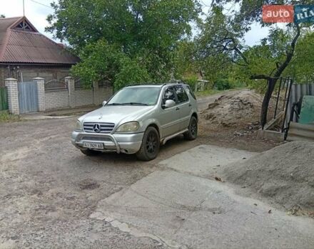 Серый Мерседес М-Класс, объемом двигателя 3.2 л и пробегом 320 тыс. км за 5200 $, фото 1 на Automoto.ua