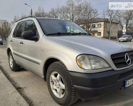 Серый Мерседес М-Класс, объемом двигателя 3.2 л и пробегом 399 тыс. км за 5200 $, фото 1 на Automoto.ua