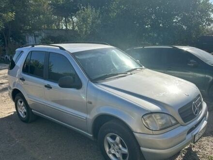 Сірий Мерседес М-Клас, об'ємом двигуна 2.69 л та пробігом 397 тис. км за 5700 $, фото 1 на Automoto.ua