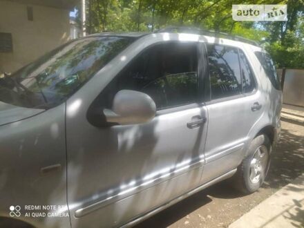 Серый Мерседес М-Класс, объемом двигателя 2.7 л и пробегом 273 тыс. км за 5499 $, фото 1 на Automoto.ua