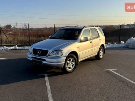 Серый Мерседес М-Класс, объемом двигателя 2.7 л и пробегом 314 тыс. км за 6000 $, фото 1 на Automoto.ua