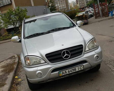 Серый Мерседес М-Класс, объемом двигателя 4.3 л и пробегом 257 тыс. км за 6500 $, фото 1 на Automoto.ua