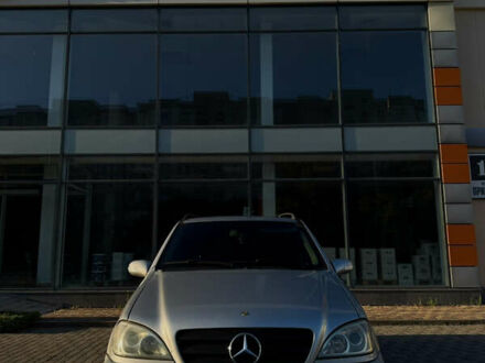 Серый Мерседес М-Класс, объемом двигателя 2.69 л и пробегом 388 тыс. км за 7000 $, фото 1 на Automoto.ua